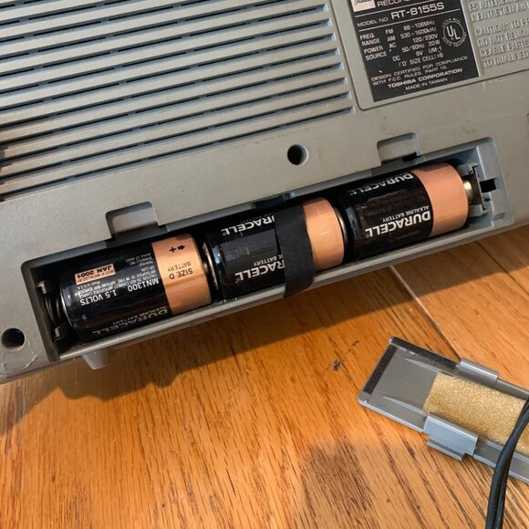 Vintage 1980's Toshiba AM/FM Portable Cassette Radio Recorder Boombox - Picture 16 of 16